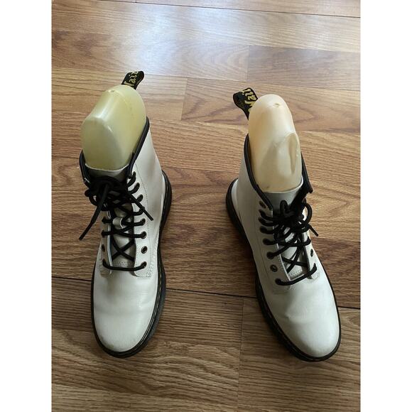 Doctor Doc Martens White Boot Size 8 USM 9 USL - Picture 1 of 11